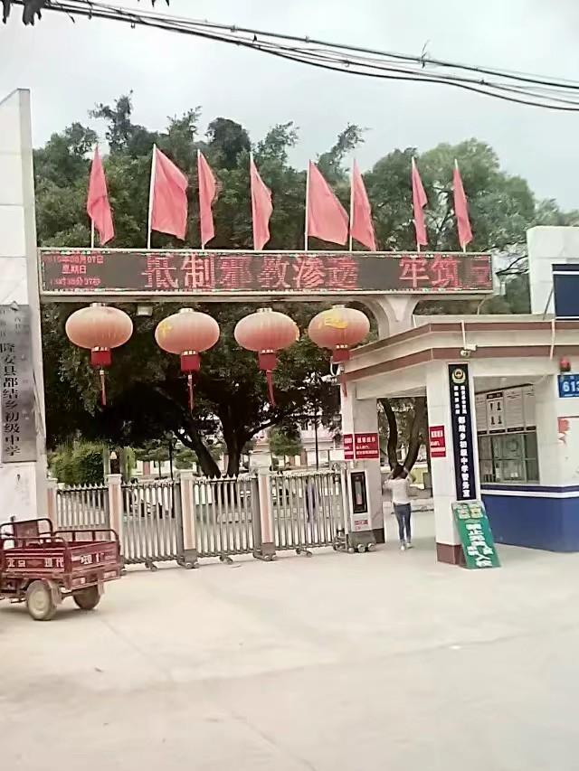 母校新貌，景色优雅！