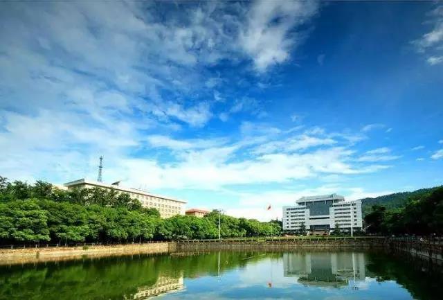 还记得你学校里校园湖的风光吗？盘点湖南十大高校校园湖风景，看看有没有你的母校！
