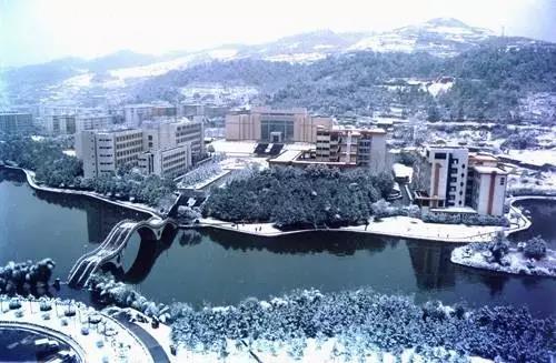 还记得你学校里校园湖的风光吗？盘点湖南十大高校校园湖风景，看看有没有你的母校！