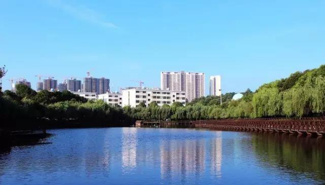 还记得你学校里校园湖的风光吗？盘点湖南十大高校校园湖风景，看看有没有你的母校！